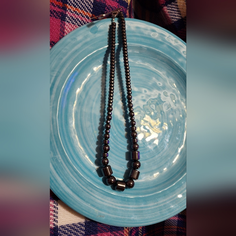 GRAPHITE GREY NECKLACE
